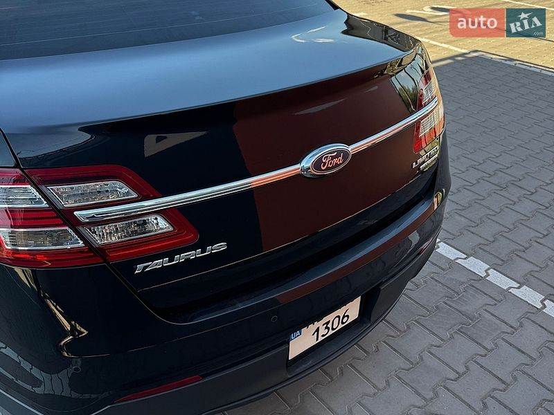 Седан Ford Taurus 2017 в Виннице