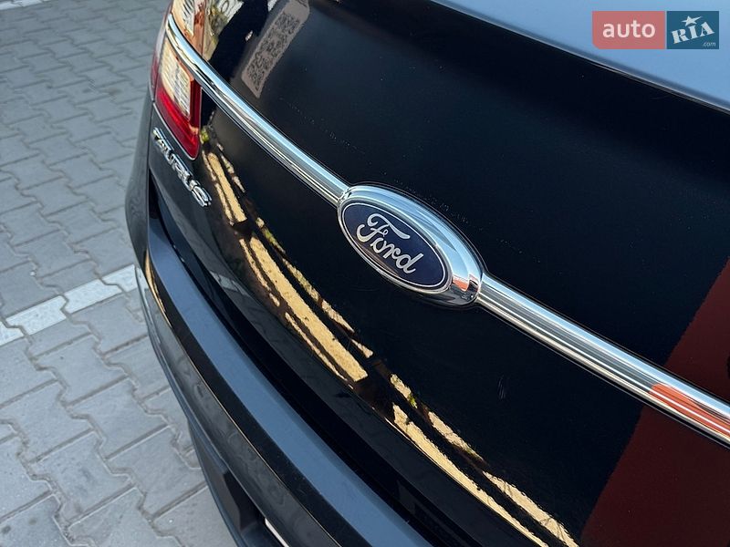 Седан Ford Taurus 2017 в Виннице