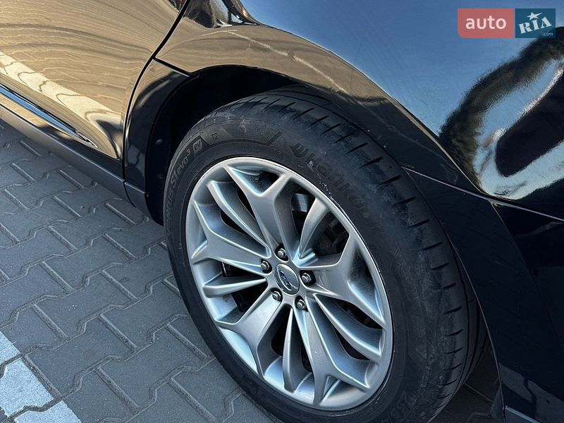 Седан Ford Taurus 2017 в Виннице