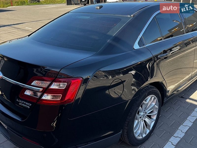 Седан Ford Taurus 2017 в Виннице
