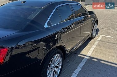 Седан Ford Taurus 2017 в Виннице