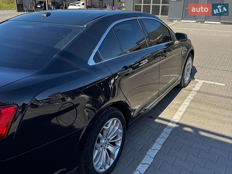 Седан Ford Taurus 2017 в Виннице