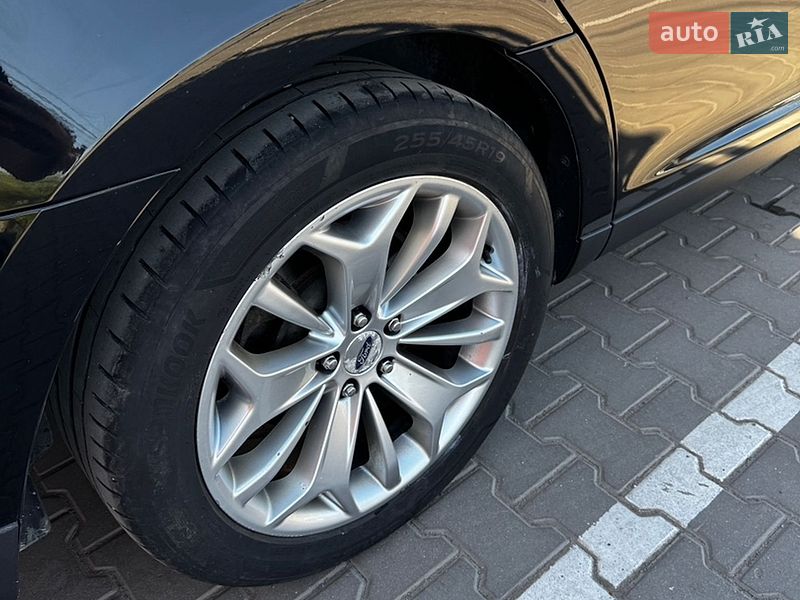 Седан Ford Taurus 2017 в Виннице