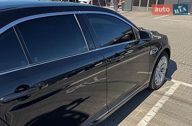 Седан Ford Taurus 2017 в Виннице