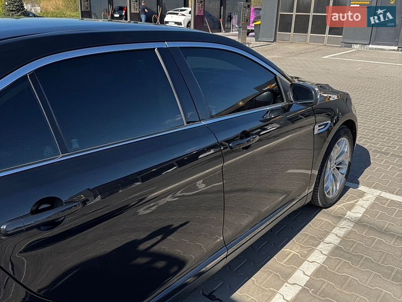 Седан Ford Taurus 2017 в Виннице