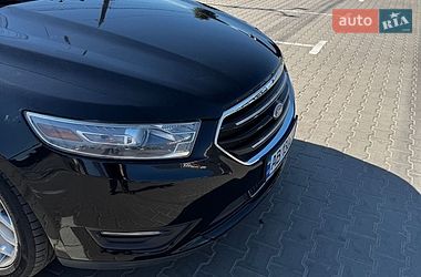 Седан Ford Taurus 2017 в Виннице