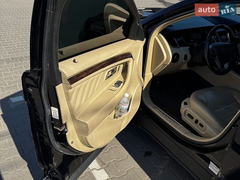 Седан Ford Taurus 2017 в Виннице