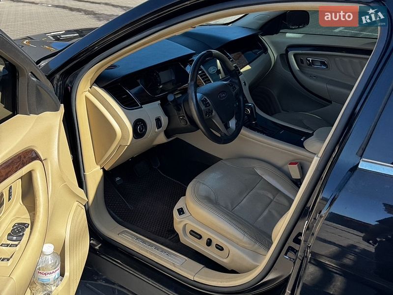 Седан Ford Taurus 2017 в Виннице