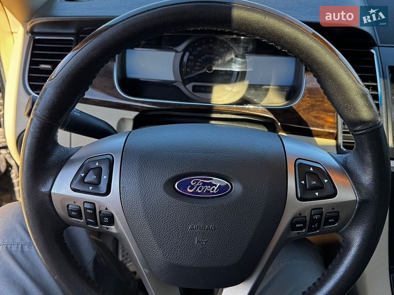 Седан Ford Taurus 2017 в Виннице
