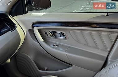 Седан Ford Taurus 2017 в Виннице