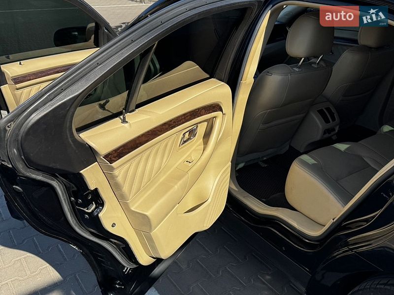 Седан Ford Taurus 2017 в Виннице