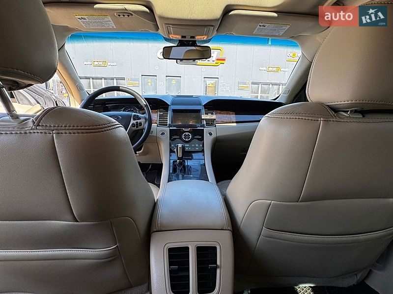 Седан Ford Taurus 2017 в Виннице