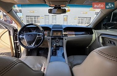Седан Ford Taurus 2017 в Виннице