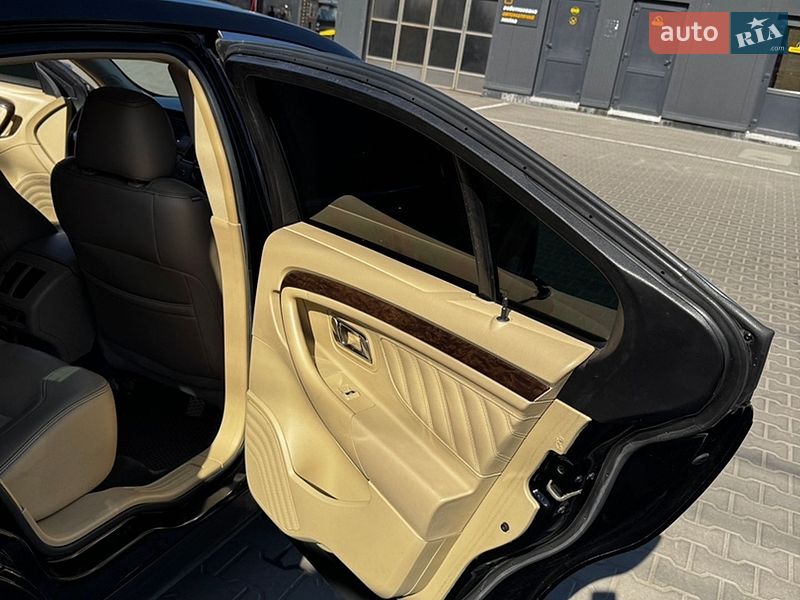 Седан Ford Taurus 2017 в Виннице