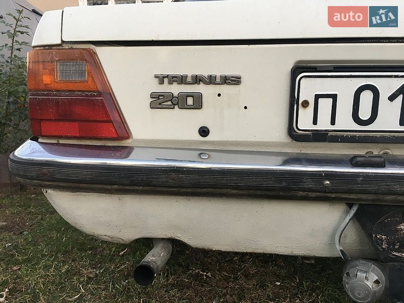 Седан Ford Taurus 1986 в Рава-Руській