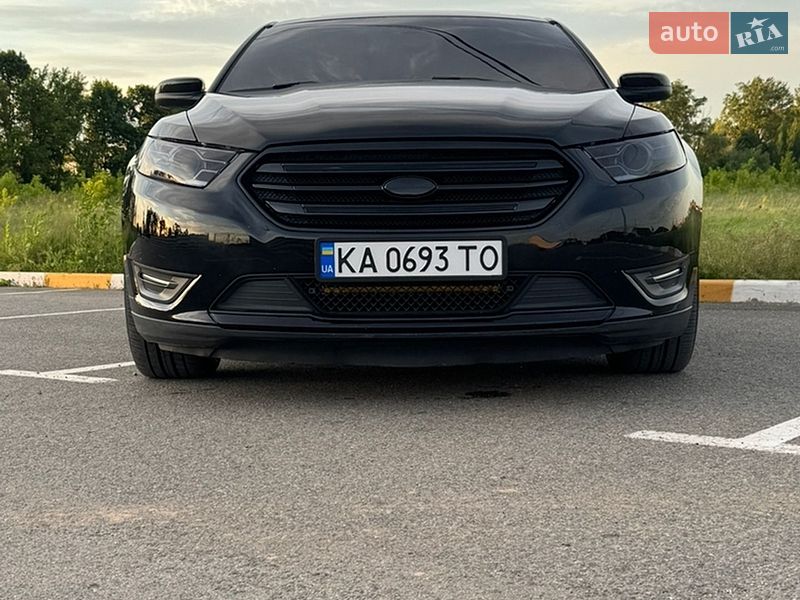 Ford Taurus 2016