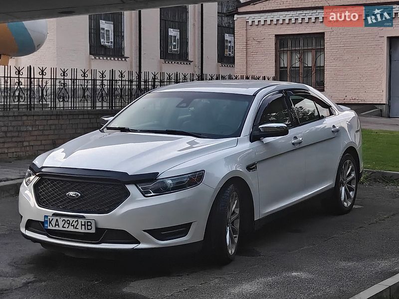 Ford Taurus 2016