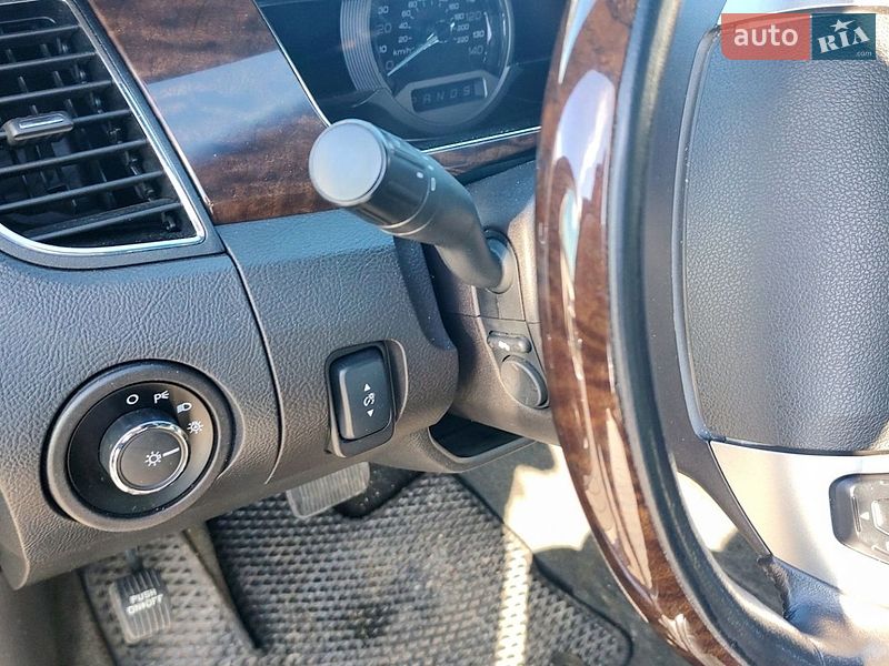Седан Ford Taurus 2016 в Львове