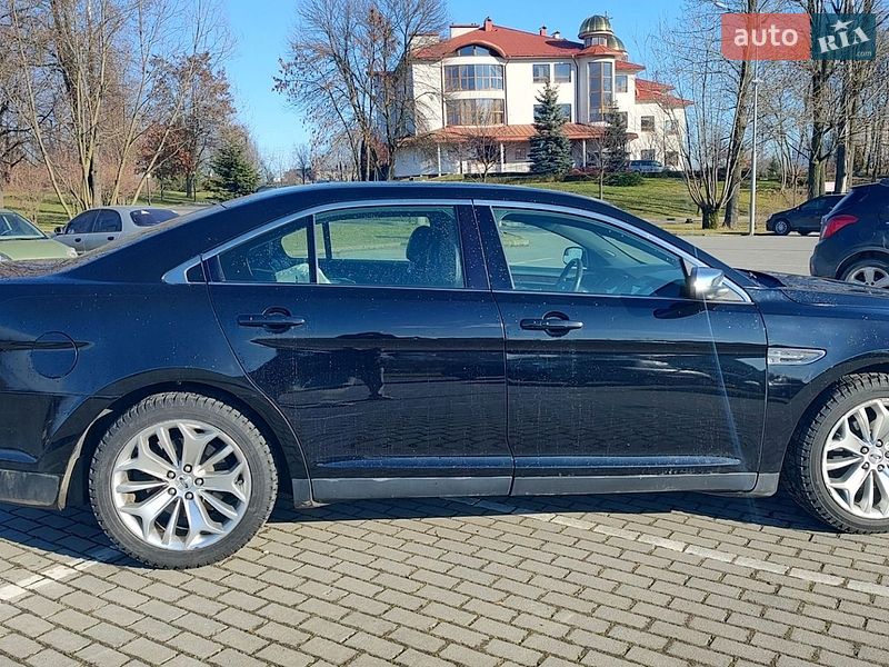 Седан Ford Taurus 2016 в Львове