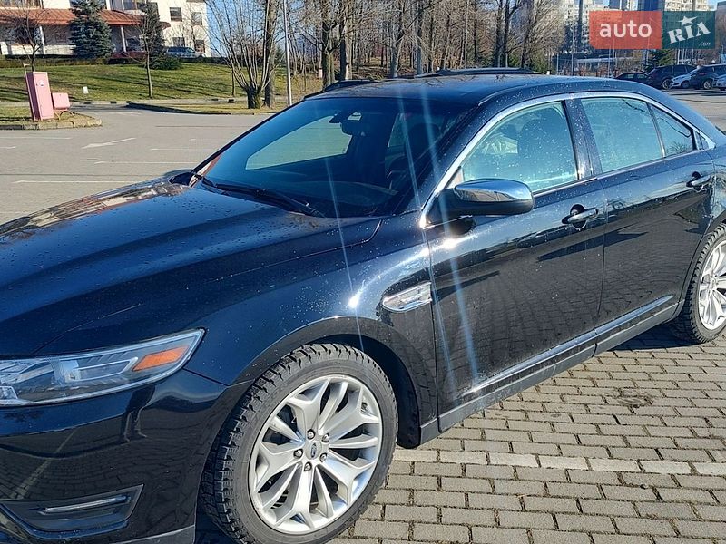 Седан Ford Taurus 2016 в Львове