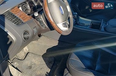 Седан Ford Taurus 2016 в Львове