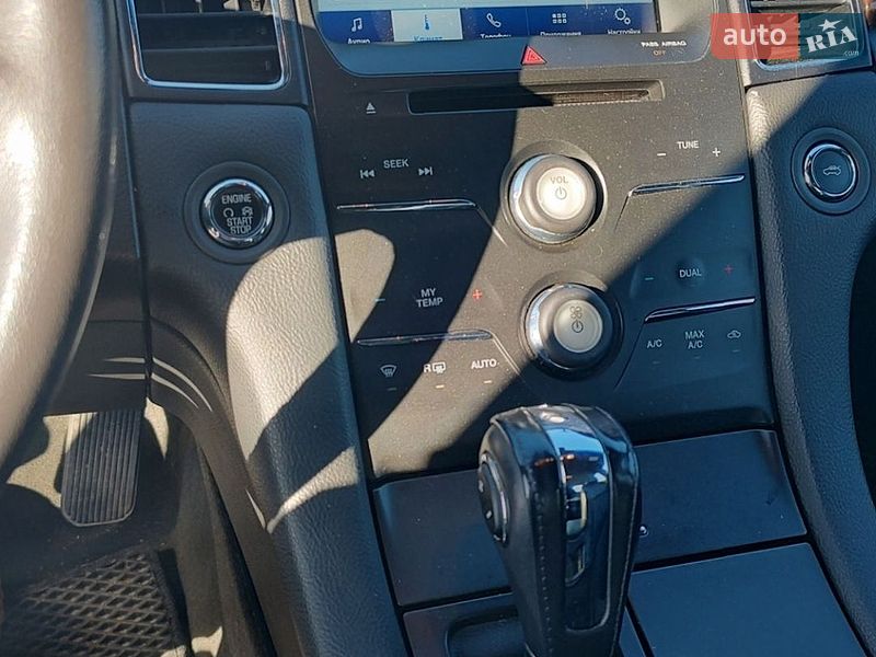 Седан Ford Taurus 2016 в Львове
