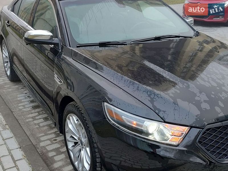 Седан Ford Taurus 2016 в Львове