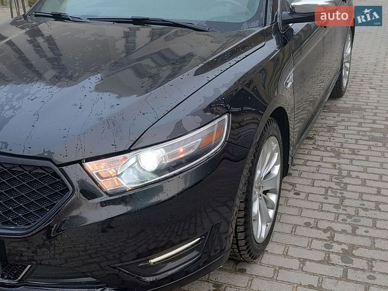 Седан Ford Taurus 2016 в Львове