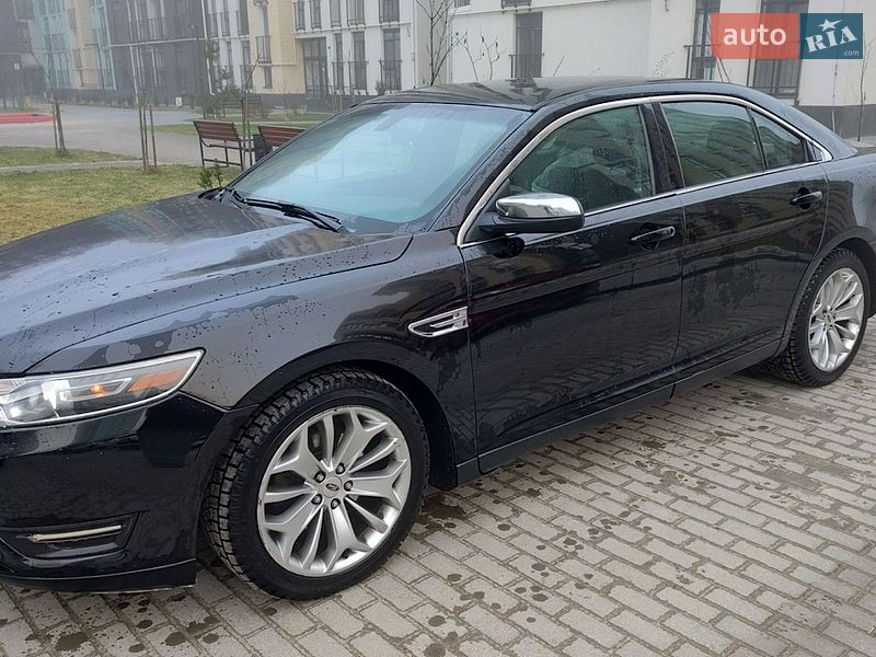 Седан Ford Taurus 2016 в Львове