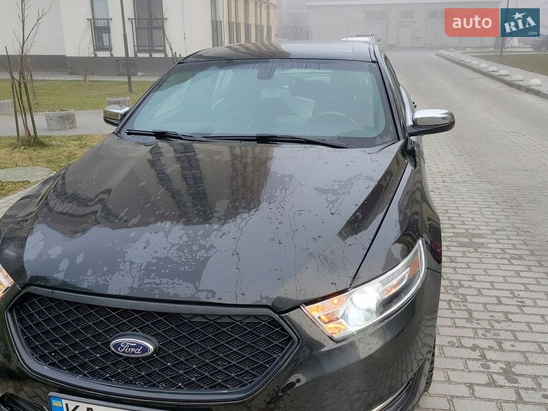 Седан Ford Taurus 2016 в Львове