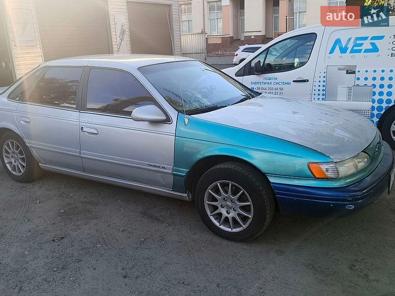 Седан Ford Taurus 1995 в Киеве