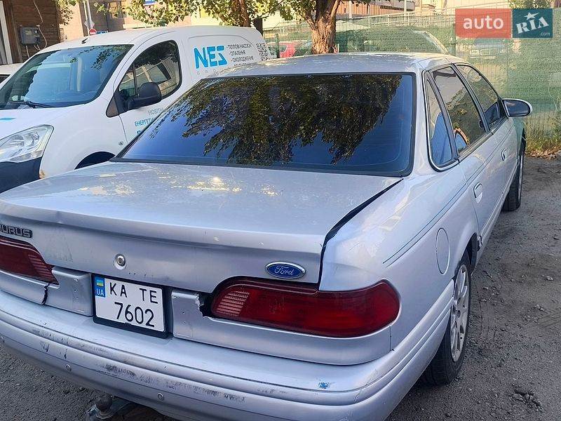 Седан Ford Taurus 1995 в Киеве