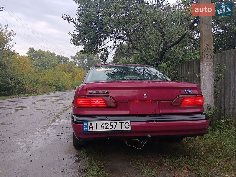 Седан Ford Taurus 1992 в Харкові