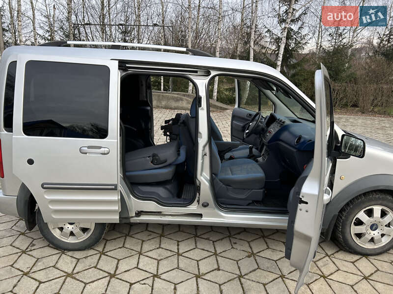 Минивэн Ford Tourneo Connect 2012 в Черновцах
