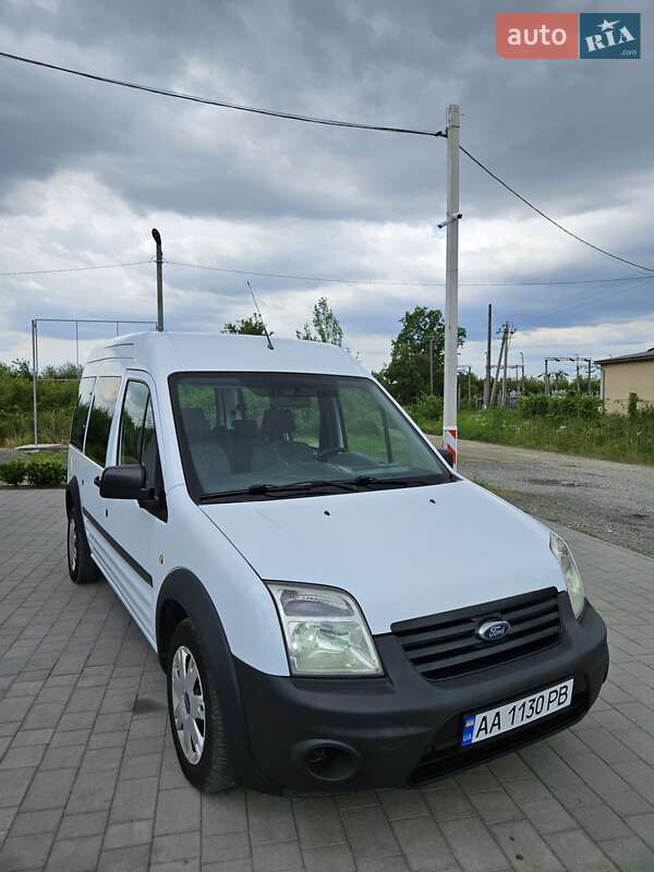 Минивэн Ford Tourneo Connect 2011 в 