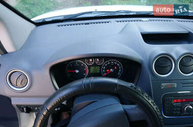 Минивэн Ford Tourneo Connect 2010 в 