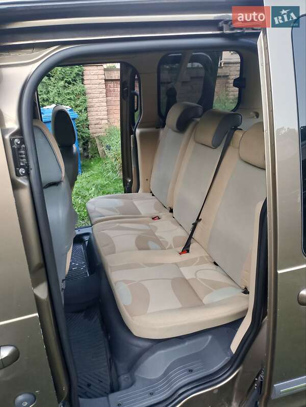 Минивэн Ford Tourneo Connect 2012 в Сторожинце