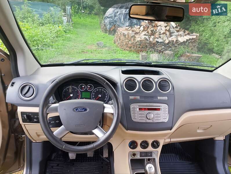 Минивэн Ford Tourneo Connect 2012 в Сторожинце