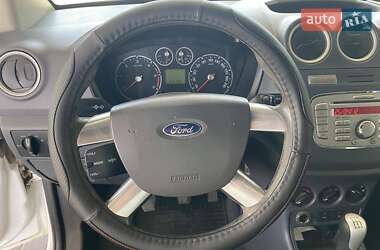 Минивэн Ford Tourneo Connect 2012 в 