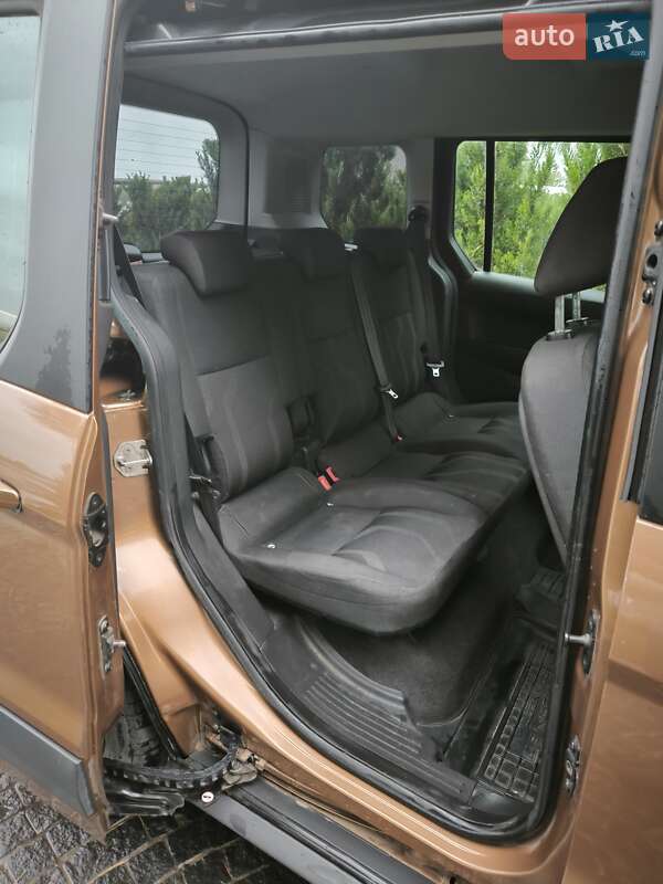 Мінівен Ford Tourneo Connect 2013 в Дніпрі