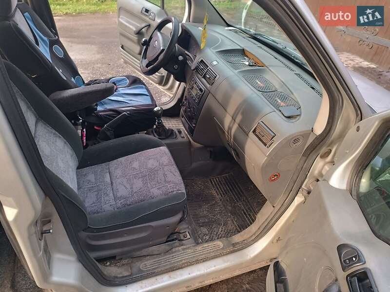 Мінівен Ford Tourneo Connect 2003 в Києві