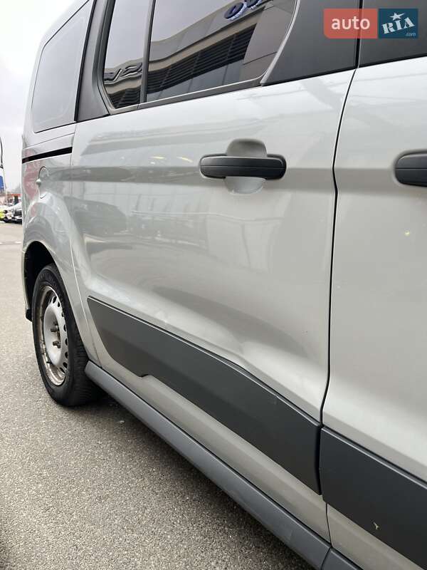 Минивэн Ford Tourneo Connect 2016 в Киеве фото 19 Минивэн Ford Tourneo Connect 2016 в Киеве