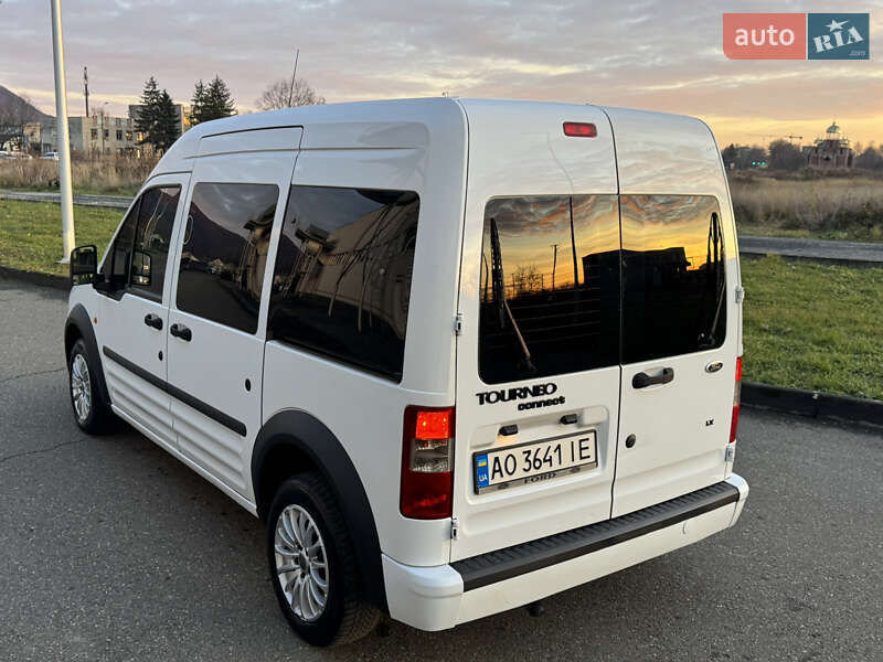 Минивэн Ford Tourneo Connect 2009 в Виноградове фото 10 Минивэн Ford Tourneo Connect 2009 в Виноградове