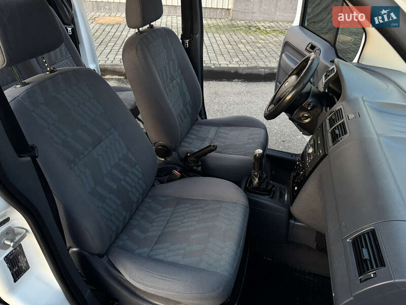Минивэн Ford Tourneo Connect 2009 в Виноградове фото 25 Минивэн Ford Tourneo Connect 2009 в Виноградове
