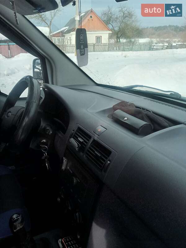 Минивэн Ford Tourneo Connect 2008 в Городнице