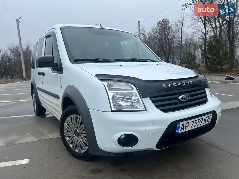 Минивэн Ford Tourneo Connect 2012 в Синельниково