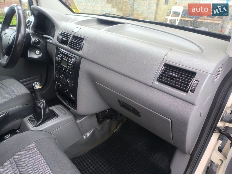 Минивэн Ford Tourneo Connect 2006 в Черновцах