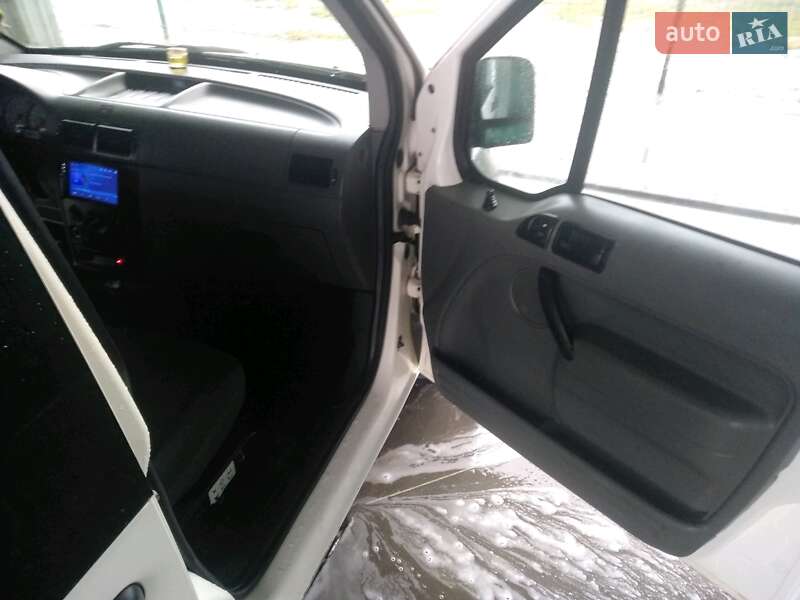 Вантажопасажирський фургон Ford Tourneo Custom 2003 в Чернівцях