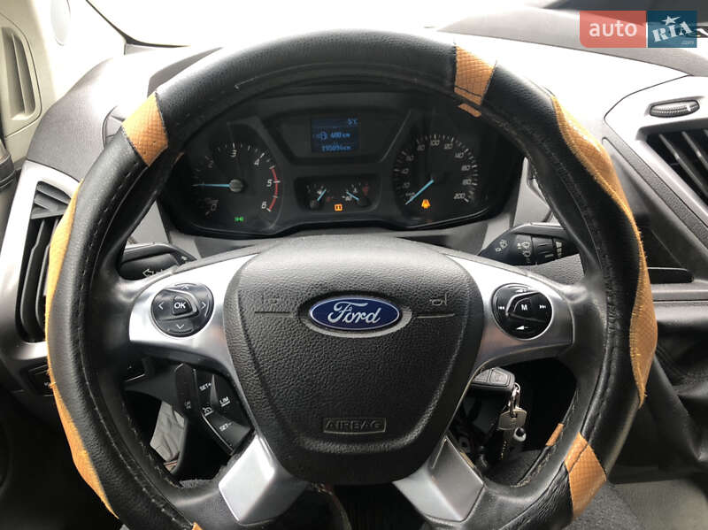 Мінівен Ford Tourneo Custom 2015 в Міжгір'ї