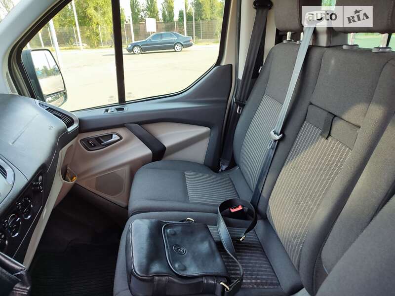 Мінівен Ford Tourneo Custom 2015 в Кривому Розі
